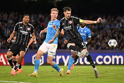 واصل التعثر.. نابولي يتعادل سلبياً مع آينتراخت فرانكفورت في دوري أبطال أوروبا